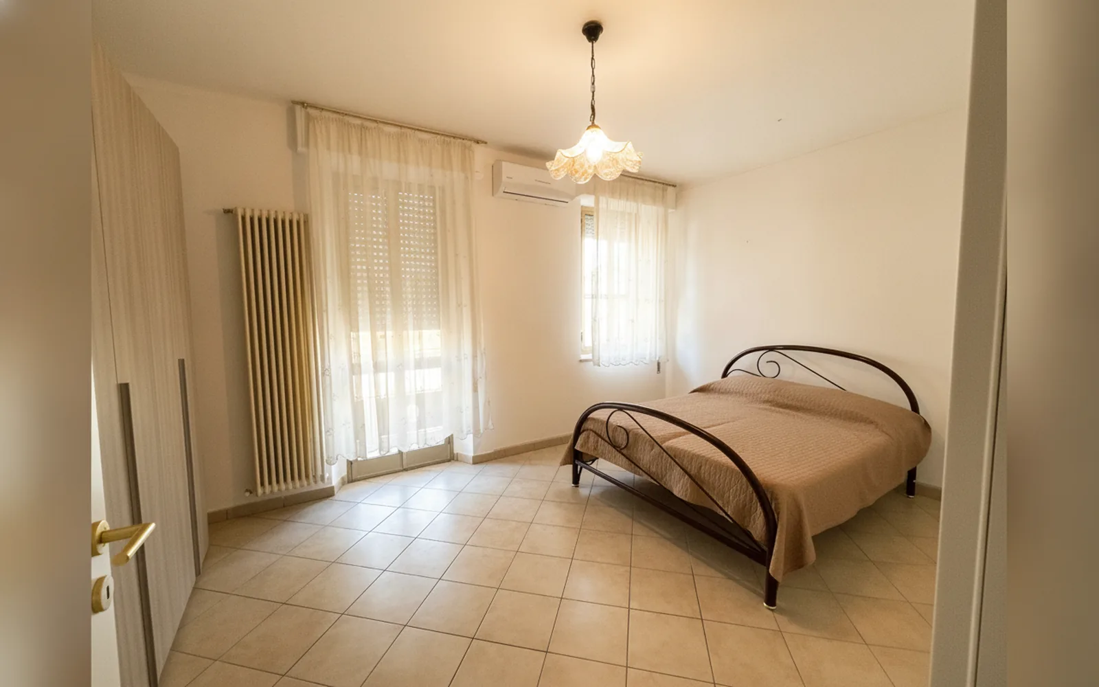 Camera con bagno privato — affittacamere vitruvio, Fano (foto 14)